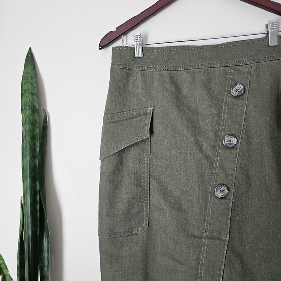 JOE FRESH | NWT Green Cargo Button Detail Midi Skirt - size 4 - Picture 2 of 5